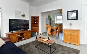 Spacious 2 Bedroom Apartment In The Heart Mumbles