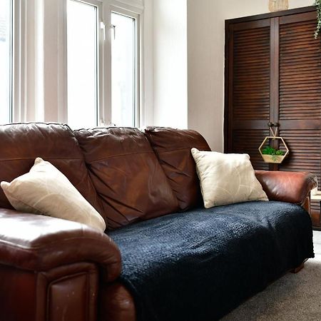 Spacious 2 Bedroom Apartment In The Heart Mumbles Exterior photo