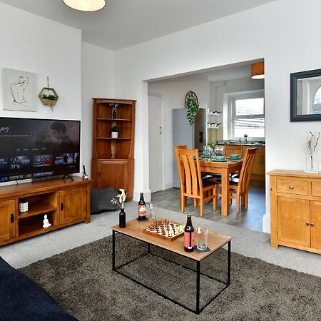 Spacious 2 Bedroom Apartment In The Heart Mumbles Exterior photo
