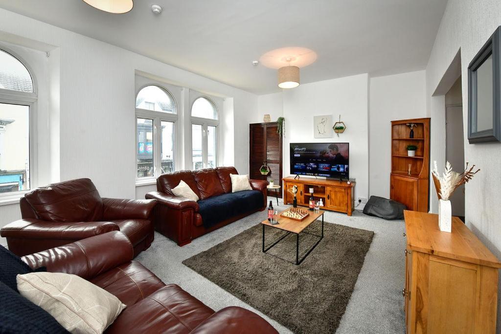 Spacious 2 Bedroom Apartment In The Heart Mumbles Exterior photo
