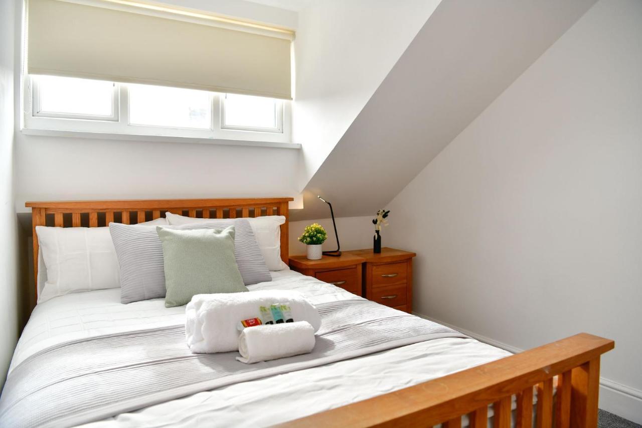 Spacious 2 Bedroom Apartment In The Heart Mumbles Exterior photo