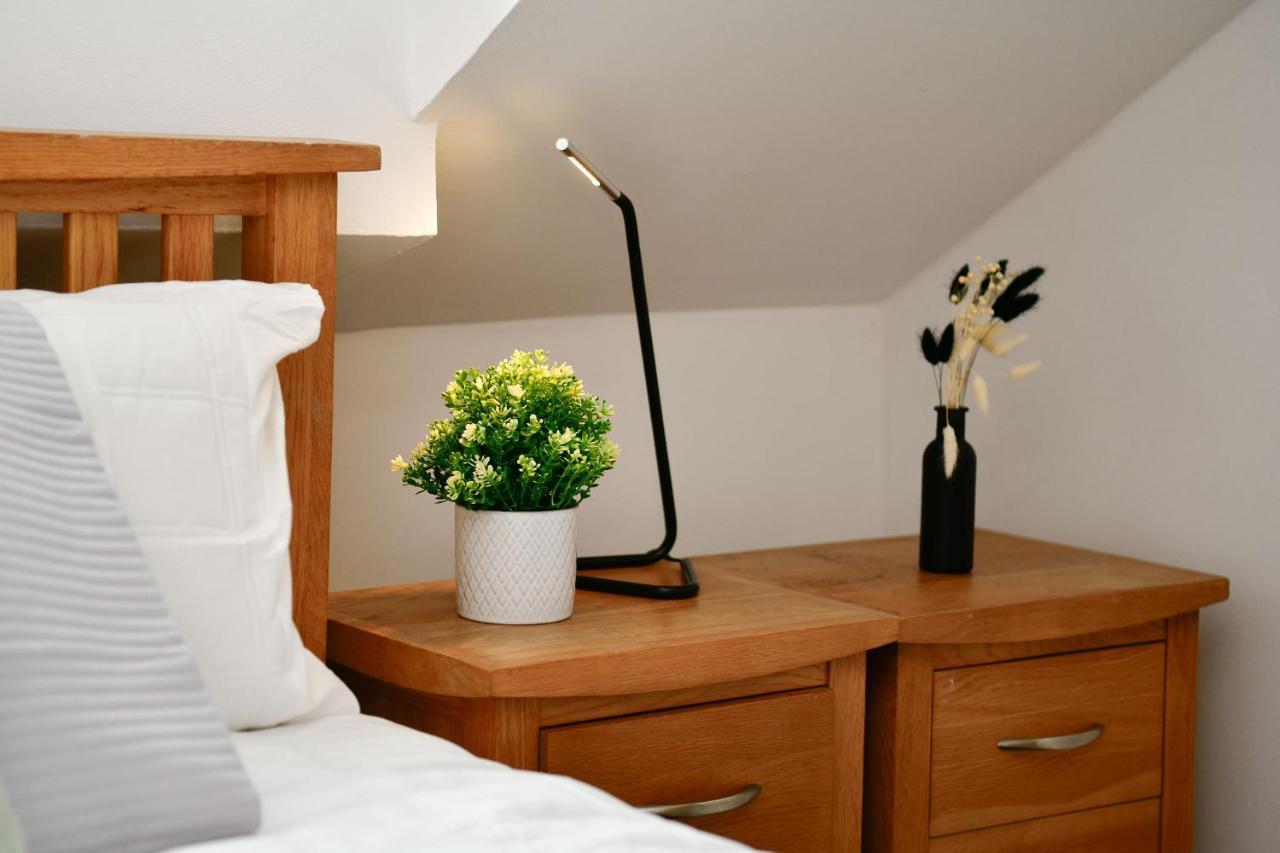Spacious 2 Bedroom Apartment In The Heart Mumbles Exterior photo