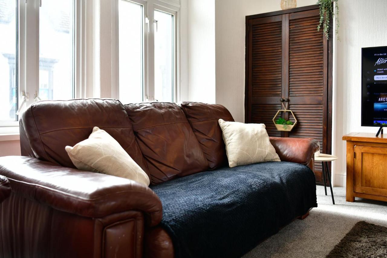 Spacious 2 Bedroom Apartment In The Heart Mumbles Exterior photo